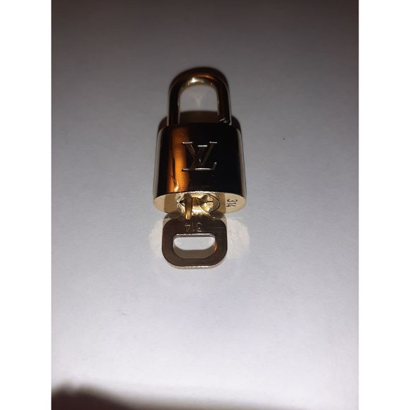 *GENUINE* 2 TWO Louis Vuitton Locks *INCLUDES KEY* - Picture 2 of 12